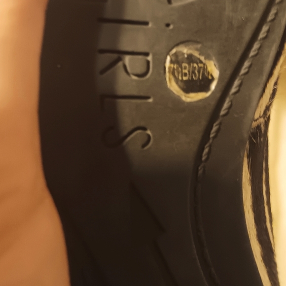 Zebra Print BCB Girls flats - Picture 3 of 8